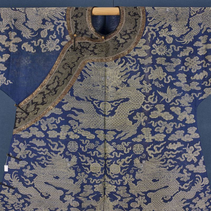 清 蓝地纳纱龙袍 - 图2