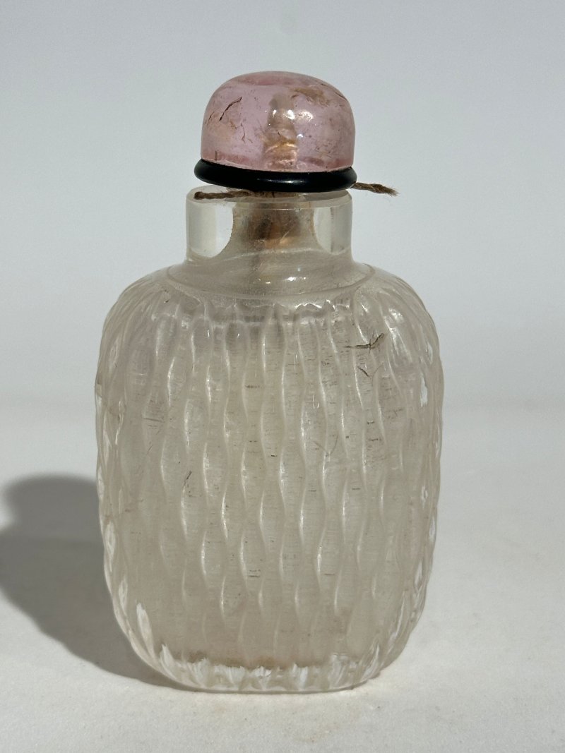 清十九世紀 水晶鼻煙壺二件 | TWO ROCK CRYSTAL SNUFF BOTTLES - 图9