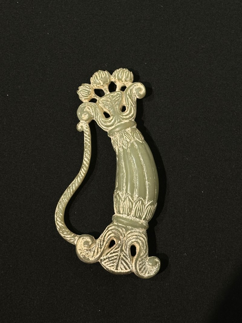 十九/二十世紀 仿古玉器三件 （其一）及盒 | THREE ARCHAISTIC JADE PIECES - 图13