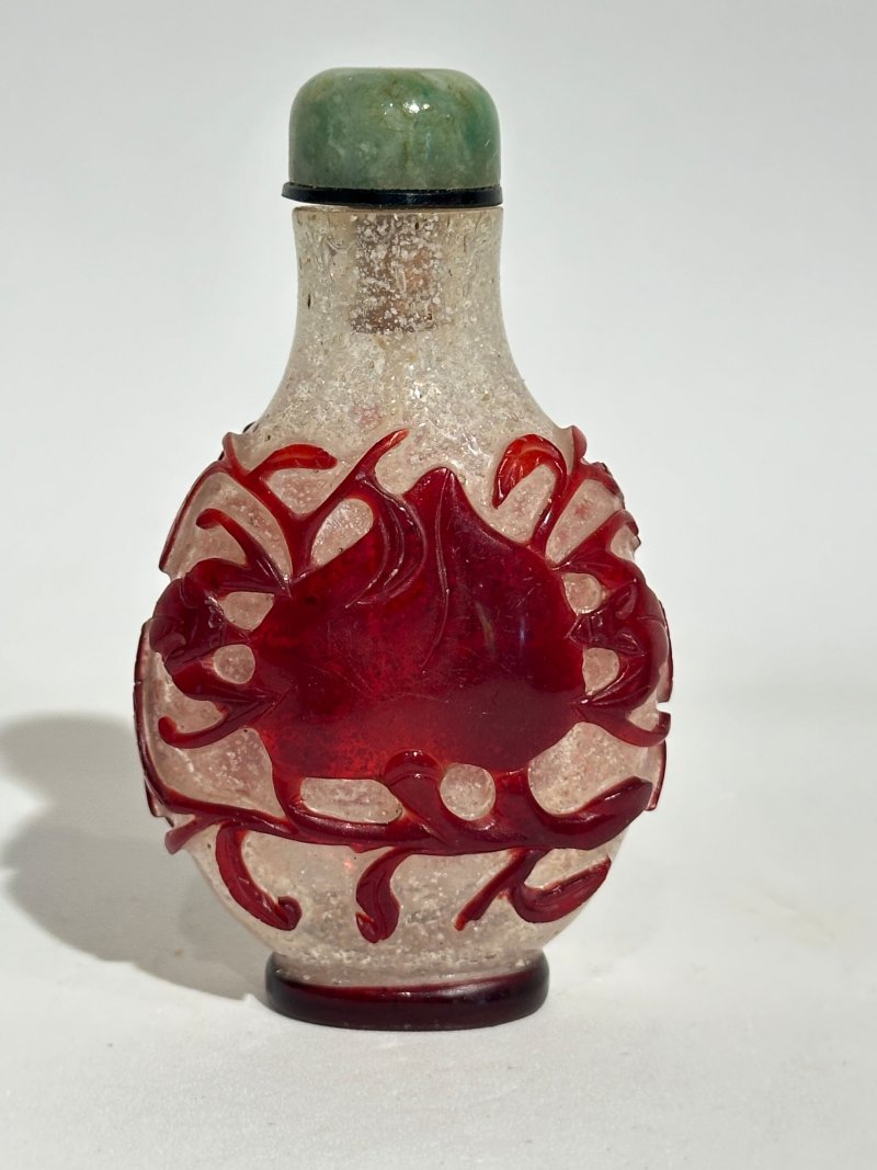 十九/二十世紀 霏雪地套紅玻璃鼻煙壺四件 | FOUR RED OVERLAY GLASS SNUFF BOTTLES - 图14