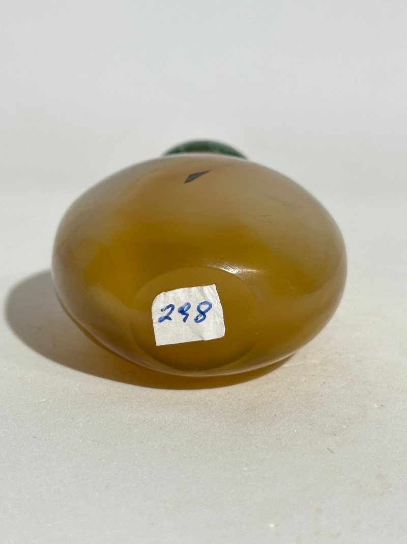 清十九世紀 水藻瑪瑙、纏絲瑪瑙、影瑪瑙鼻煙壺四件 | FOUR AGATE SNUFF BOTTLES - 图30