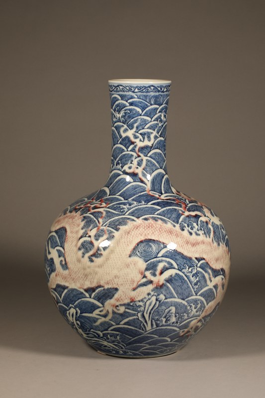 清 青花釉里红海水龙纹天球瓶 - 图7
