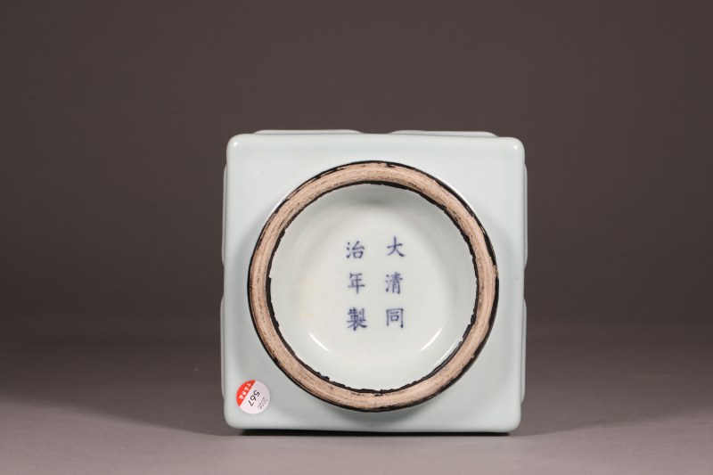 清同治 粉青釉八卦琮式瓶 - 图3