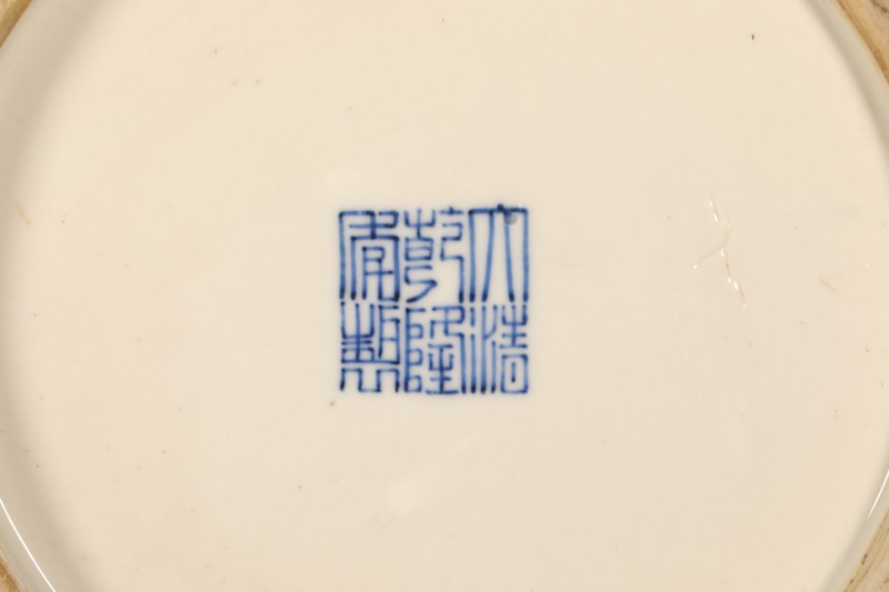 清 青花山水人物天球瓶 - 图2