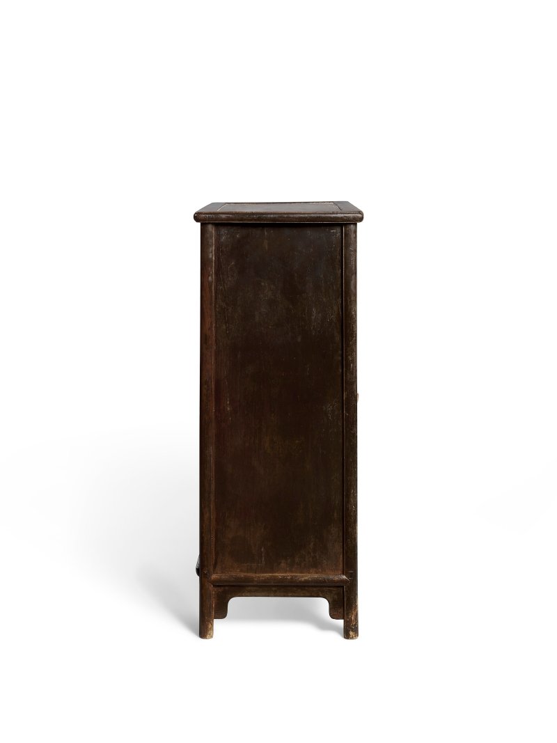 A RARE HUAMU BURL AND HUANGHUALI SLOPING-STILE CABINET  CHINA, 17TH-18TH CENTURY - 图6