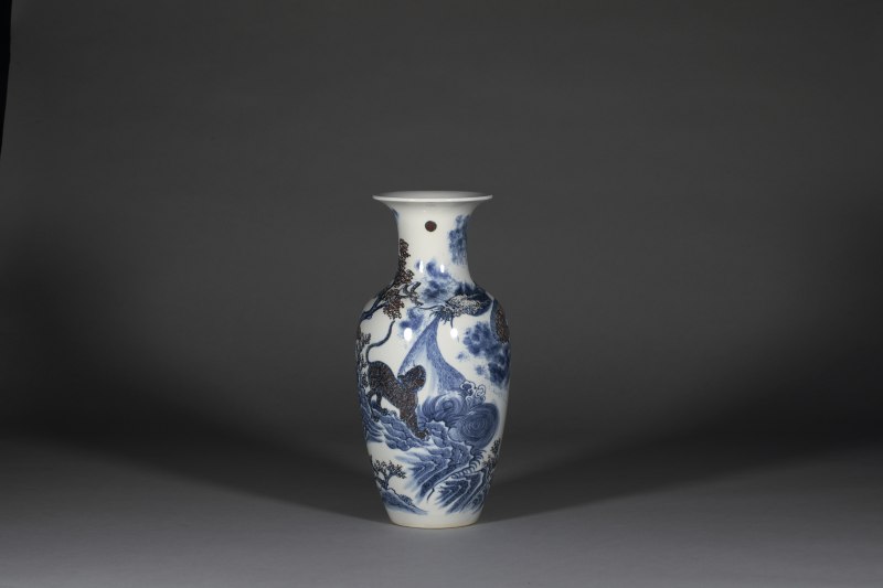 清 青花釉里红龙虎斗图瓶