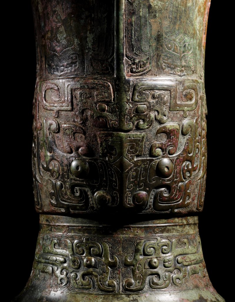 The Xi Zun, a highly important documentary royal archaic bronze ritual wine vessel, Late Shang dynasty, Yinxu period IV, likely the reign of Di Xin (c. 1075–1046 BCE), the last king of the Shang dynasty, with a thirty-six-character inscription recording a ritual wine-offering banquet held on the 22nd day of the 6th month in the year corresponding to 1051 BCE | 商末 殷墟四期 或帝辛世（公元前約1075年-前約1046年）隰尊 三十六字銘文推斷為記載或於公元前1051年六月二十二日所行饗酒之禮 - 图7