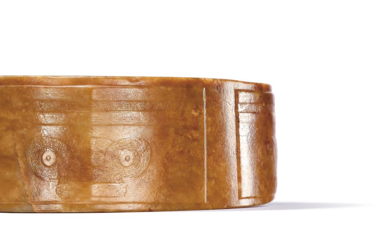The Duanfang jade cong, Neolithic period, Liangzhu culture | 新石器時代　良渚文化　神人紋玉琮 - 图3