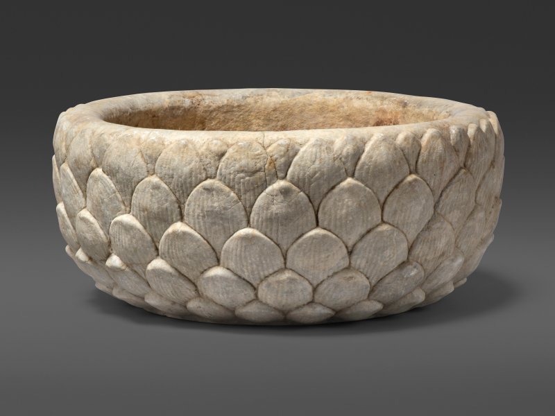 A WHITE MARBLE 'LOTUS' JARDINIÉRE  CHINA, YUAN-EARLY MING DYNASTY (1279-1644) - 图2