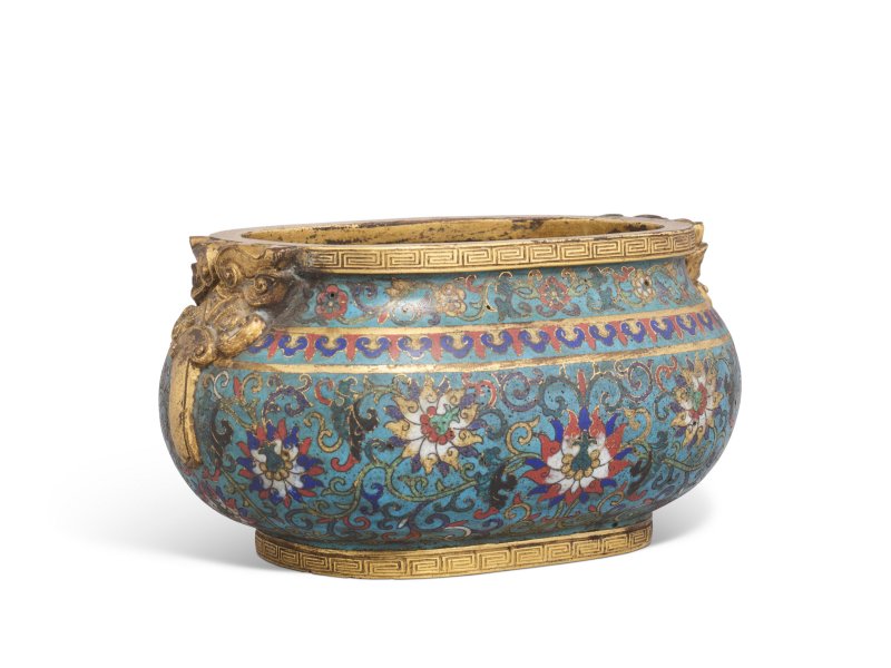 A SMALL CLOISONNÉ ENAMEL TWO-HANDLED OVOID 'LOTUS' CENSER  CHINA, QING DYNASTY, QIANLONG CAST FOUR-CHARACTER MARK WITHIN A SQUARE AND OF THE PERIOD (1736 - 1795) - 图4