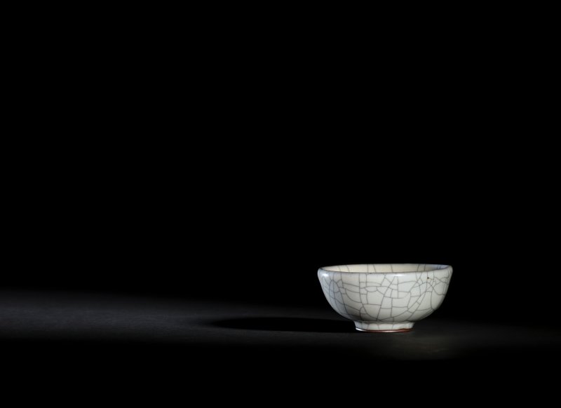 The Edward T. Chow Guan cup, Southern Song dynasty | 南宋　官窰小盃