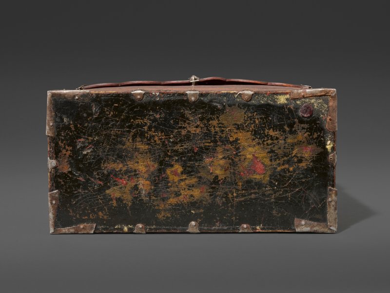 A WOOD AND LACQUERED LEATHER IRON BOND TRAVEL TRUNK  TIBET, 16TH CENTURY - 图6