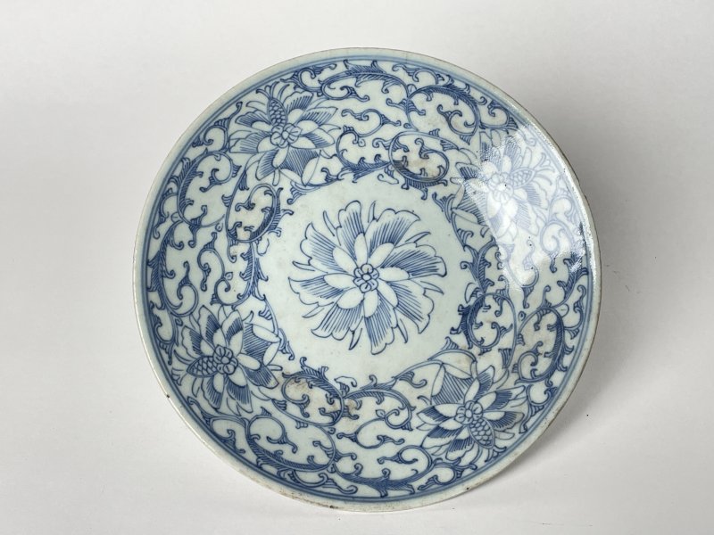 清 青花缠枝莲纹盘 - 图1