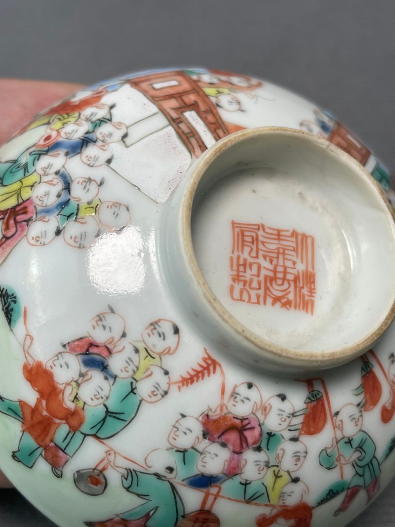 清嘉庆 粉彩“百子闹春”图盖碗 - 图19