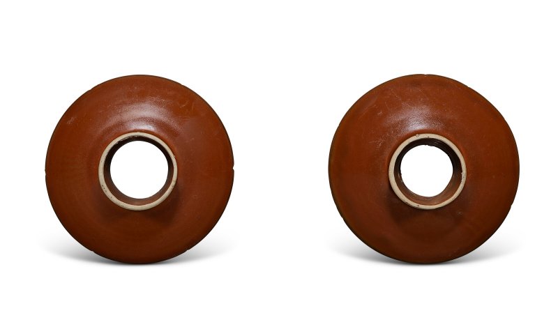 A PAIR OF DING PERSIMMON-GLAZED CUP STANDS  CHINA, NORTHERN SONG-JIN DYNASTY (960-1234) - 图3