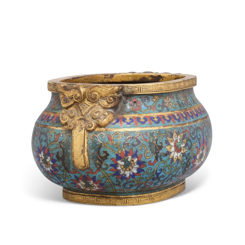 A SMALL CLOISONNÉ ENAMEL TWO-HANDLED OVOID 'LOTUS' CENSER  CHINA, QING DYNASTY, QIANLONG CAST FOUR-CHARACTER MARK WITHIN A SQUARE AND OF THE PERIOD (1736 - 1795) - 图5