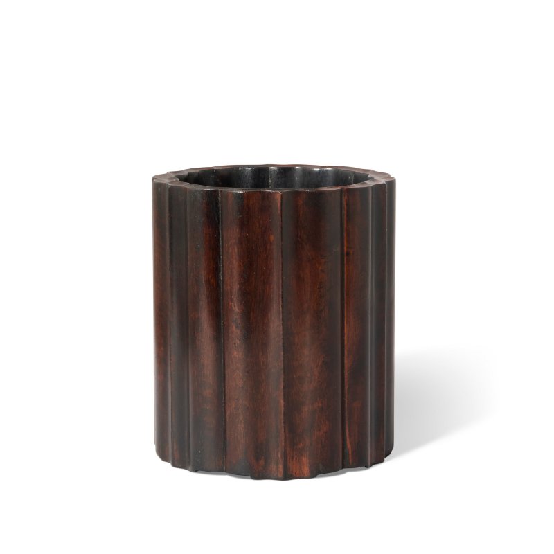 A RARE HUANGHUALI LOBED BRUSH POT  CHINA, QING DYNASTY, 18TH CENTURY - 图2