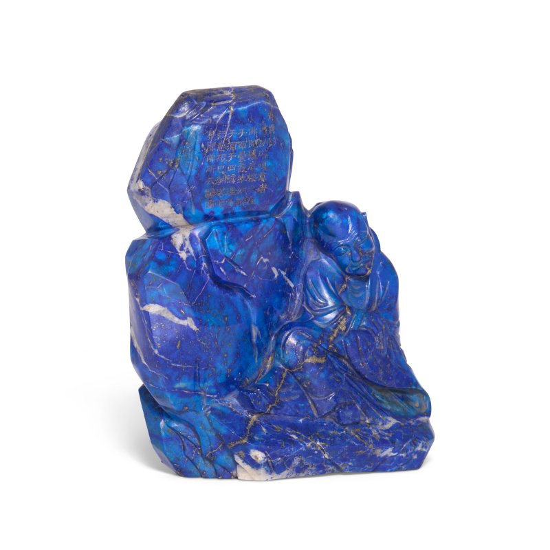 AN INSCRIBED LAPIS LAZULI 'LUOHAN' BOULDER  CHINA, QING DYNASTY, QIANLONG PERIOD (1736-1795) - 图3