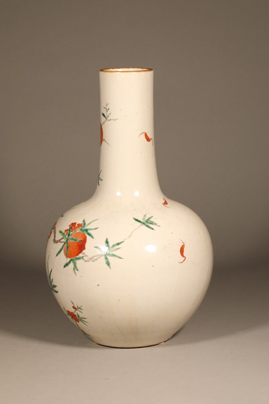 清 粉彩九桃纹天球瓶 - 图6