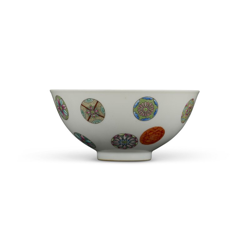 清宣統 粉彩加礬紅團龍皮球花紋盌 六字楷書款  XUANTONG SIX-CHARACTER MARK IN UNDERGLAZE BLUE AND OF THE PERIOD (1908-1911) - 图1