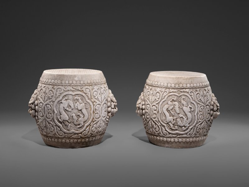 A RARE PAIR OF IMPERIAL WHITE MARBLE DRUM STOOLS  CHINA, 17TH CENTURY - 图4
