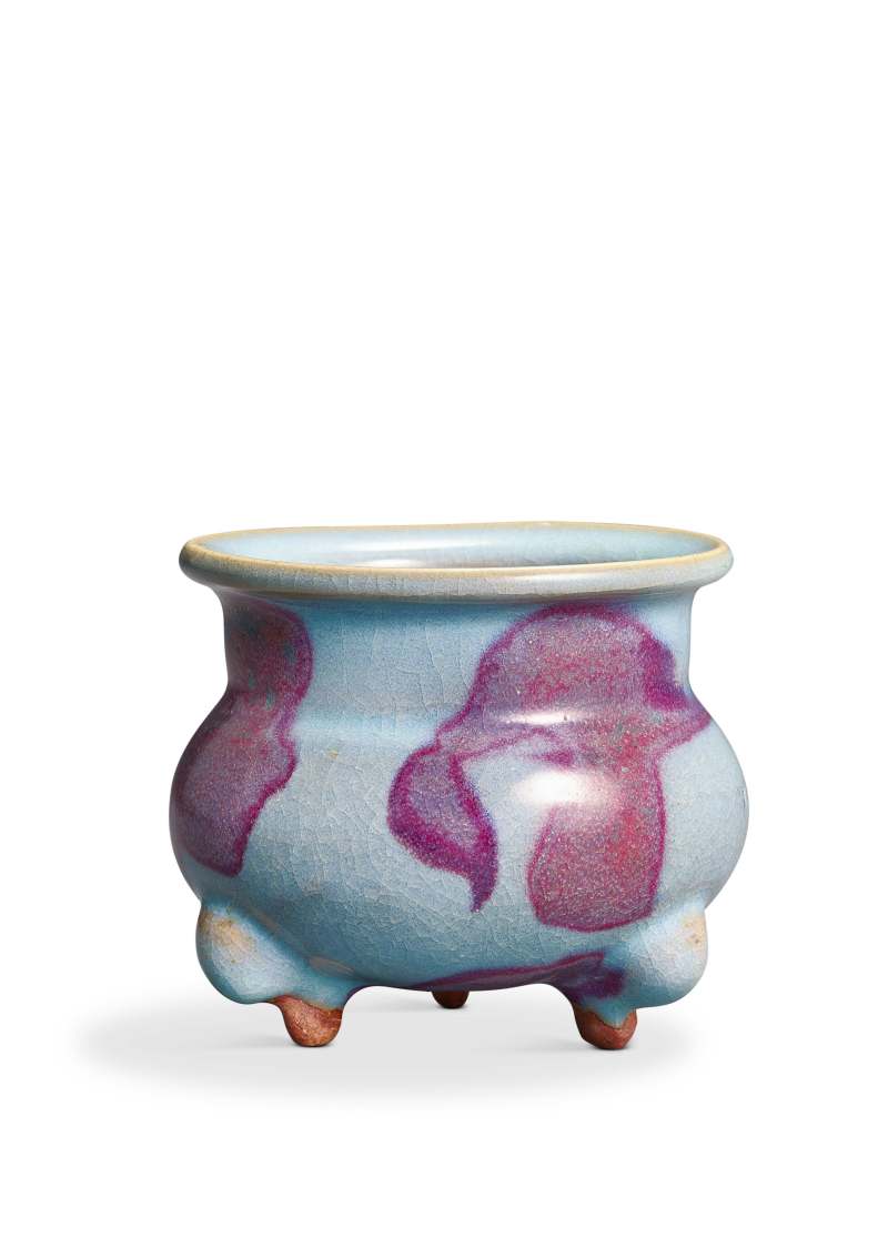 A superb Junyao purple-splashed tripod incense burner, Northern Song - Jin dynasty | 北宋至金 鈞窰天藍釉玫瑰紫斑三足爐 - 图5