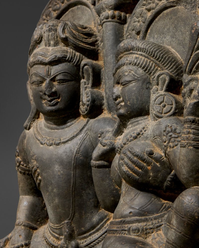 A BLACKSTONE STELE OF UMA MAHESHVARA  NORTHEAST INDIA, PRE-PALA PERIOD, CIRCA 7TH CENTURY - 图4