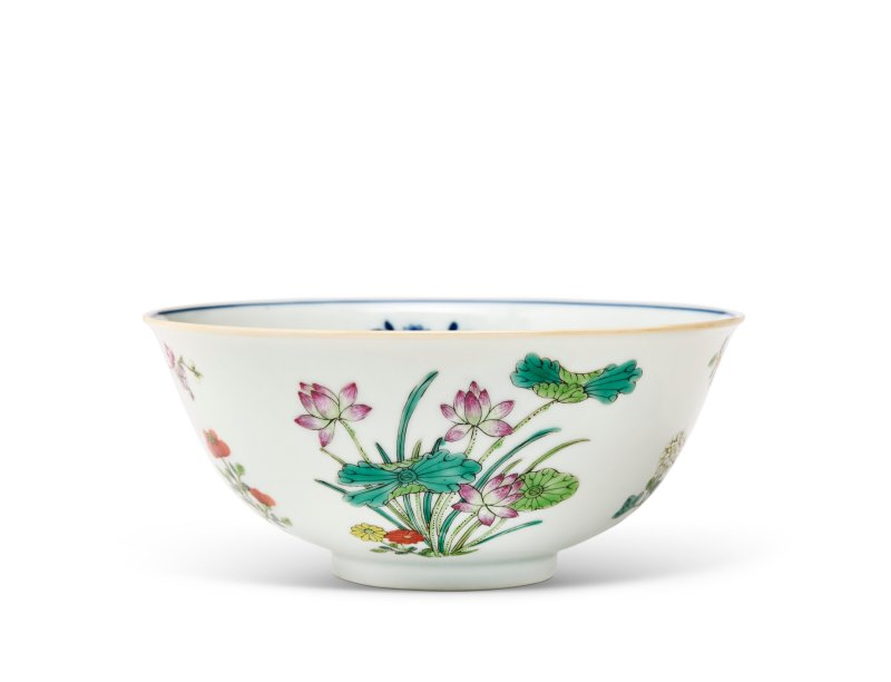 A FAMILLE ROSE AND BLUE AND WHITE 'FLORAL' BOWL  CHINA, QING DYNASTY, DAOGUANG SIX-CHARACTER SEAL MARK IN UNDERGLAZE BLUE AND OF THE PERIOD (1821-1850)