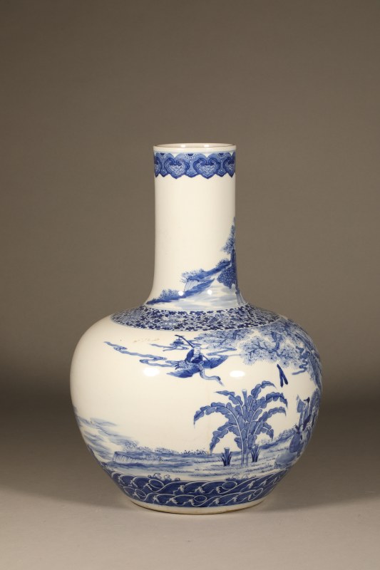 清 青花山水人物天球瓶 - 图4