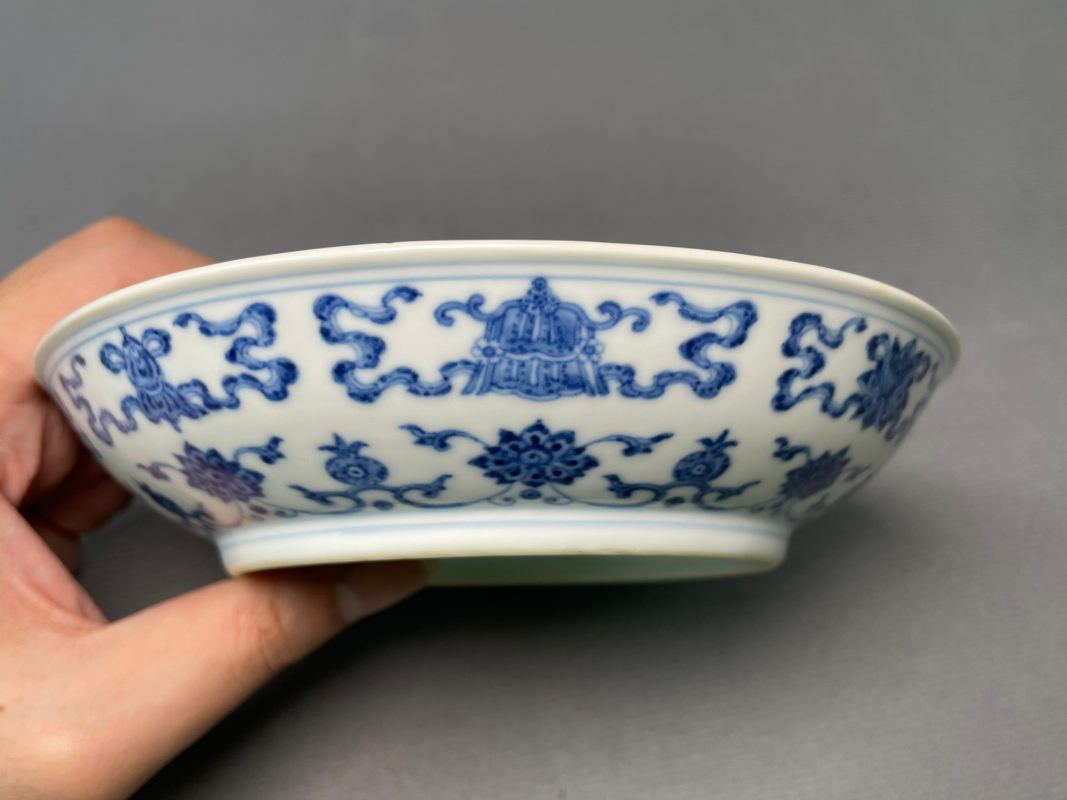 清乾隆 青花缠枝莲托八宝纹盘 - 图4