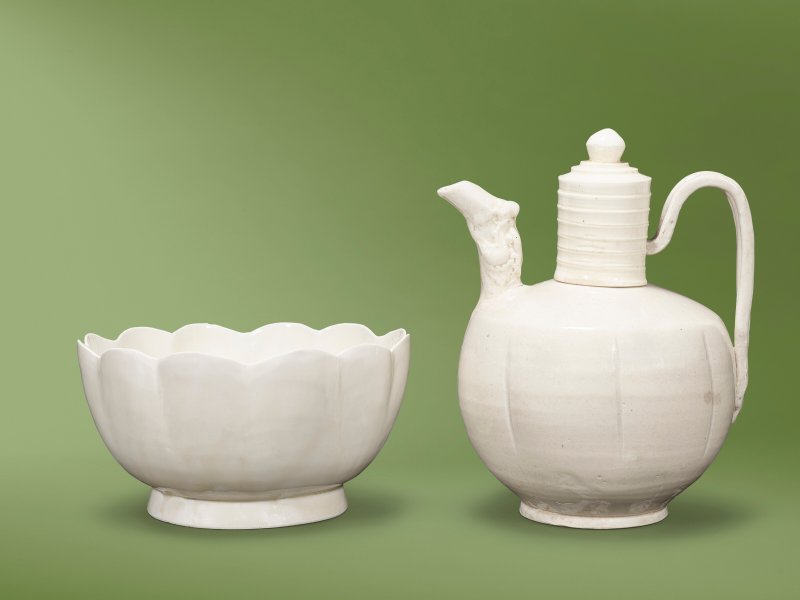 A RARE DING WHITE-GLAZED 'DRAGON' EWER AND COVER AND A WARMING BOWL  CHINA, NORTHERN SONG DYNASTY (960-1127) - 图2