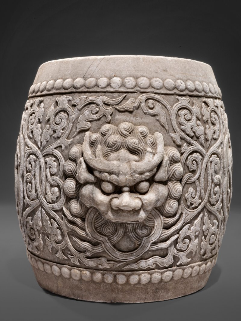 A RARE PAIR OF IMPERIAL WHITE MARBLE DRUM STOOLS  CHINA, 17TH CENTURY - 图7