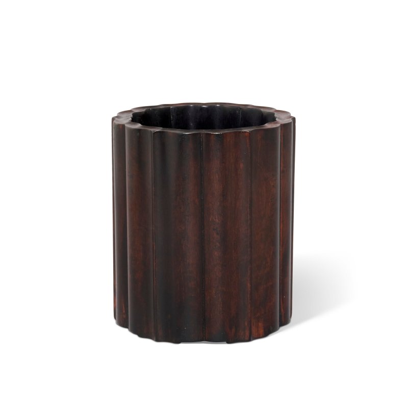A RARE HUANGHUALI LOBED BRUSH POT  CHINA, QING DYNASTY, 18TH CENTURY - 图3