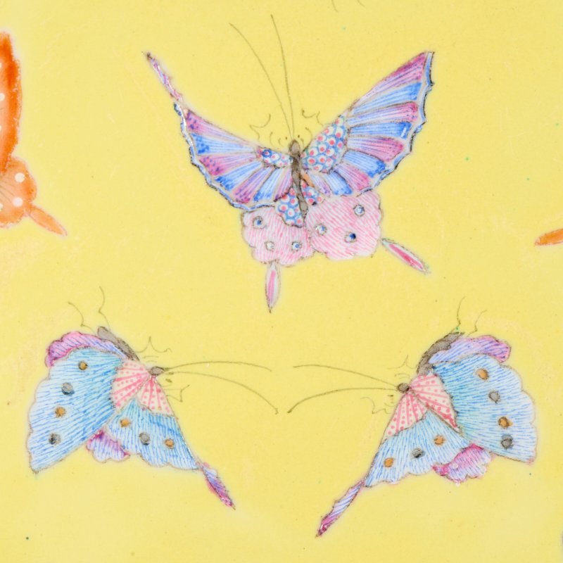 A GROUP OF ELEVEN YELLOW-GROUND FAMILLE ROSE 'BUTTERFLY' DISHES  CHINA, REPUBLIC PERIOD (1912-1949) - 图3