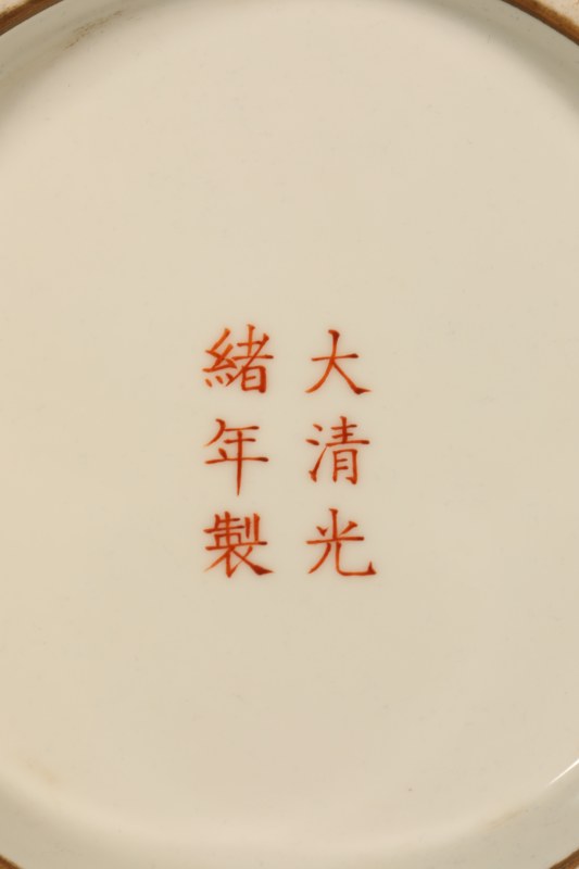 清 粉彩百蝶纹赏瓶 - 图3