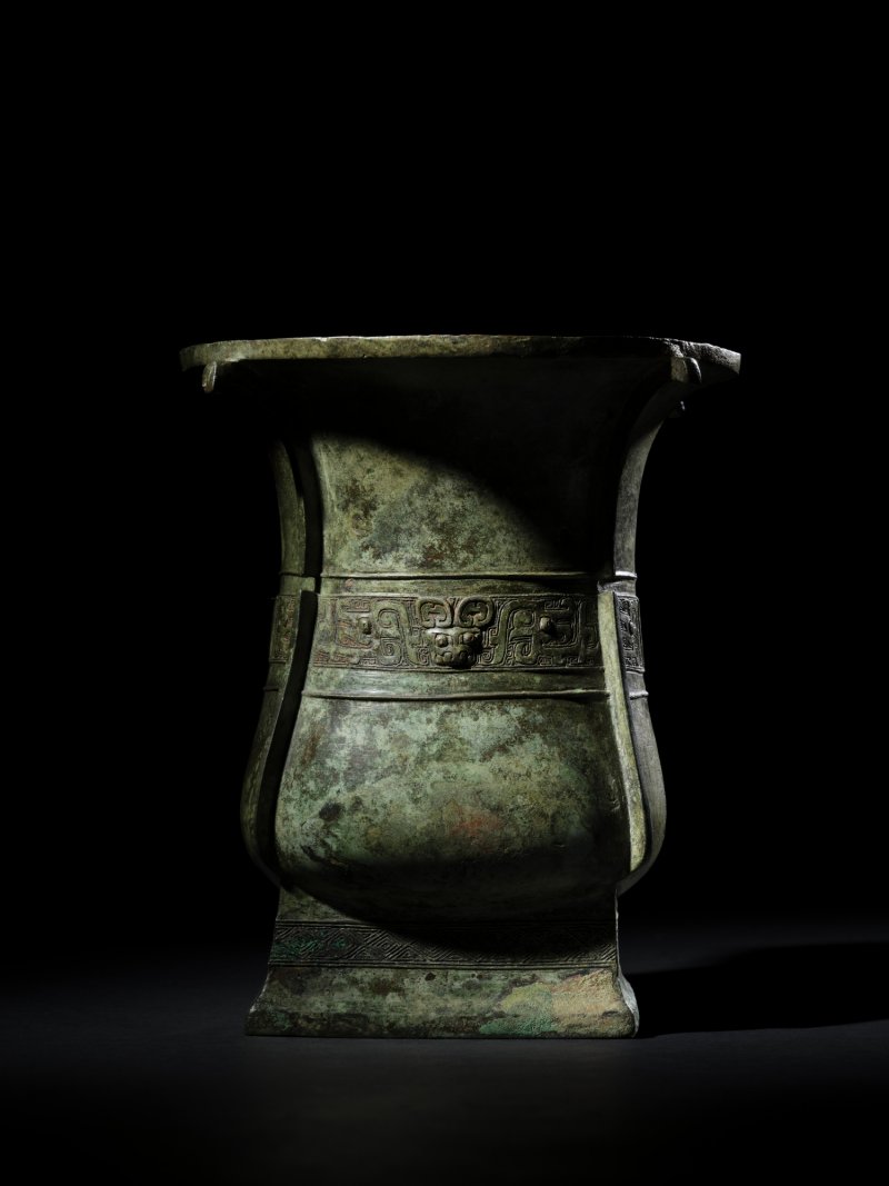 The Fu Ding Fang Zun, An extremely rare and possibly unique archaic bronze royal ritual wine vessel, Zun, Early Western Zhou dynasty | 西周早期 作父丁方尊 - 图1