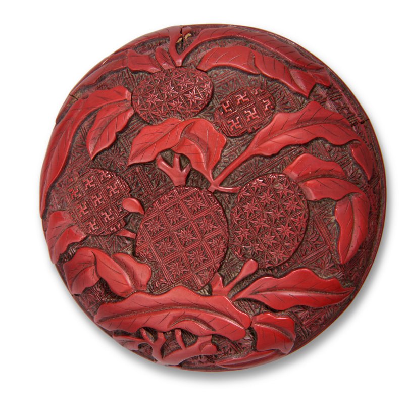 A SMALL CINNABAR LACQUER 'LYCHEE' ROUND BOX AND COVER  CHINA, 17TH CENTURY - 图2