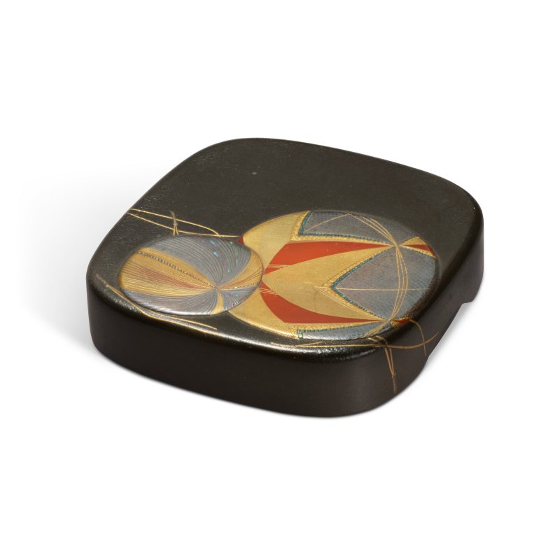 A SMALL LACQUER KOGO (INCENSE CONTAINER)  JAPAN, MEIJI PERIOD (LATE 19TH-EARLY 20TH CENTURY), SIGNED ZESHIN (SHIBATA ZESHIN; 1807-1891) - 图2