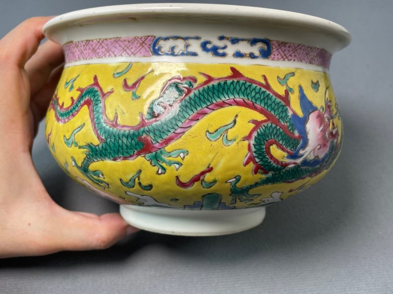 清雍正 黄地粉彩双龙捧寿图香炉 - 图9