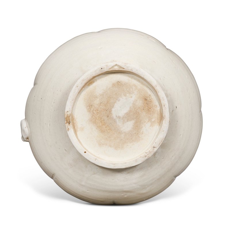 A RARE DING WHITE-GLAZED 'DRAGON' EWER AND COVER AND A WARMING BOWL  CHINA, NORTHERN SONG DYNASTY (960-1127) - 图3