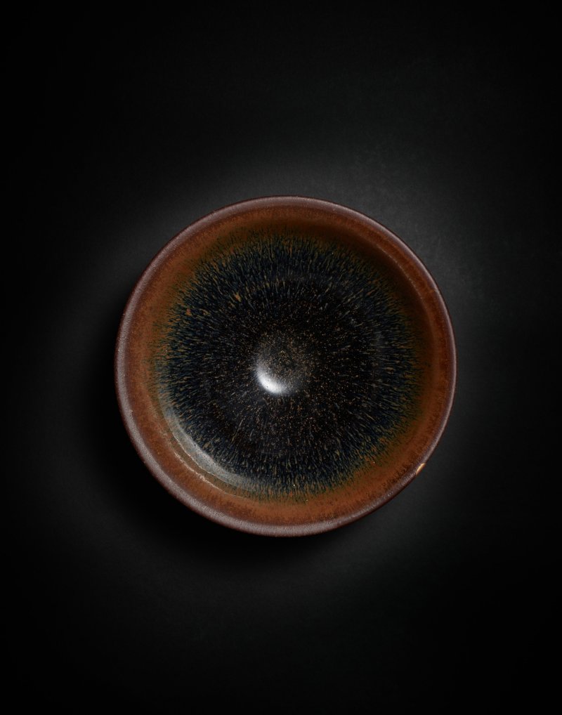 A large heirloom Jian 'hare's fur' temmoku tea bowl, Song dynasty | 宋 建窰兔毫天目斗笠盌 - 图2