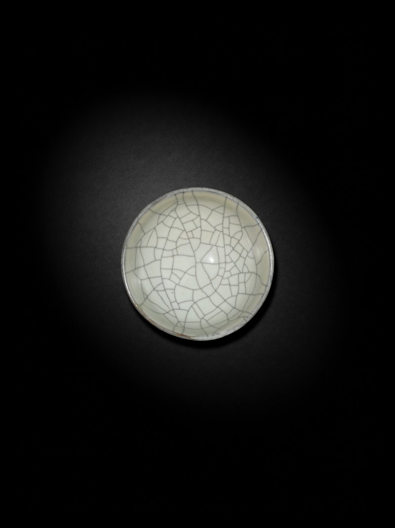 The Edward T. Chow Guan cup, Southern Song dynasty | 南宋　官窰小盃 - 图5