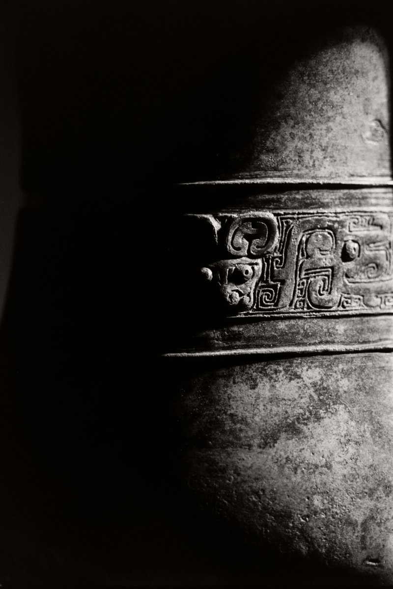 The Fu Ding Fang Zun, An extremely rare and possibly unique archaic bronze royal ritual wine vessel, Zun, Early Western Zhou dynasty | 西周早期 作父丁方尊 - 图2