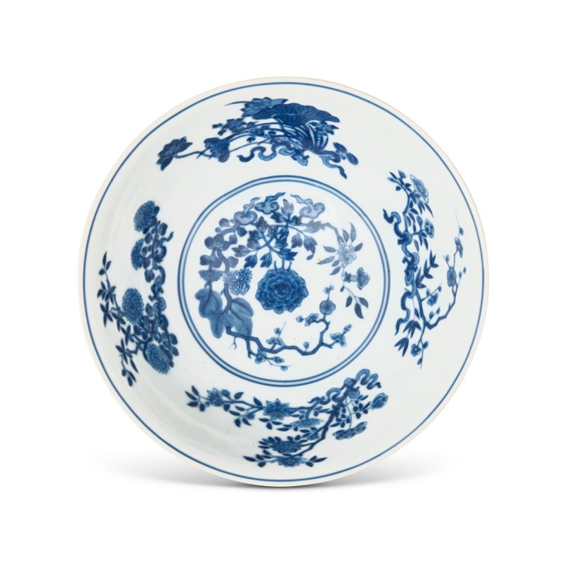 A FAMILLE ROSE AND BLUE AND WHITE 'FLORAL' BOWL  CHINA, QING DYNASTY, DAOGUANG SIX-CHARACTER SEAL MARK IN UNDERGLAZE BLUE AND OF THE PERIOD (1821-1850) - 图3