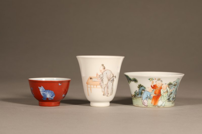 清 粉彩人物、诗文、矾红青花茶杯 - 图5