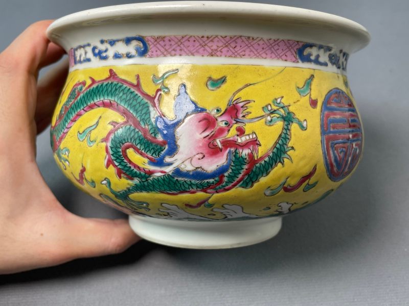 清雍正 黄地粉彩双龙捧寿图香炉 - 图10