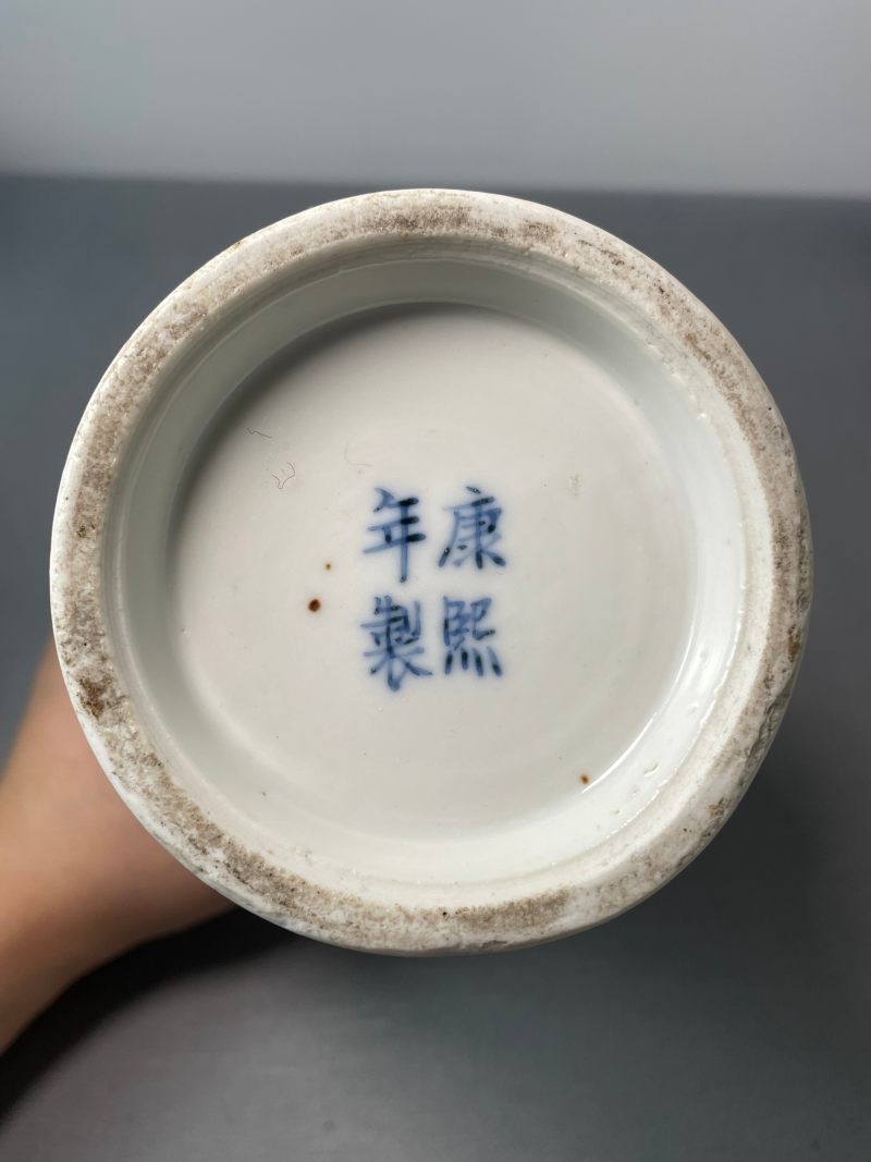 清光绪 青花“三国演义孙策大战太史慈”人物橄榄瓶 - 图32