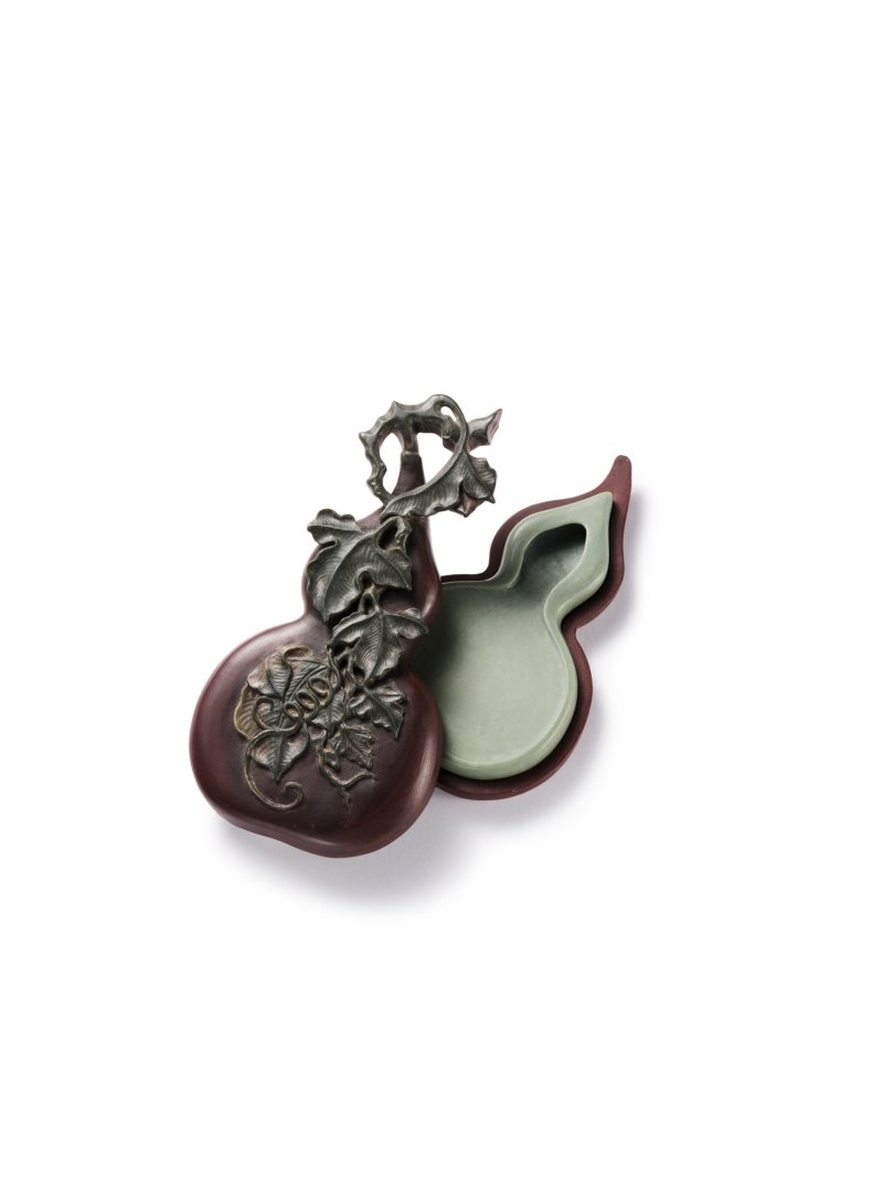 A rare imperial songhua gourd-shaped inkstone with Yixing stoneware case, Seal mark and period of Qianlong | 清乾隆　松花石葫蘆硯及宜興紫砂硯盒　《乾隆年製》款