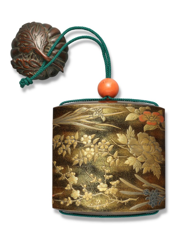 A GOLD LACQUER FOUR-CASE INRO  JAPAN, EDO PERIOD (19TH CENTURY), SIGNED KOMA KORYU SAKU WITH CURSIVE MONOGRAM (KAO) (KOMA KORYU) - 图2