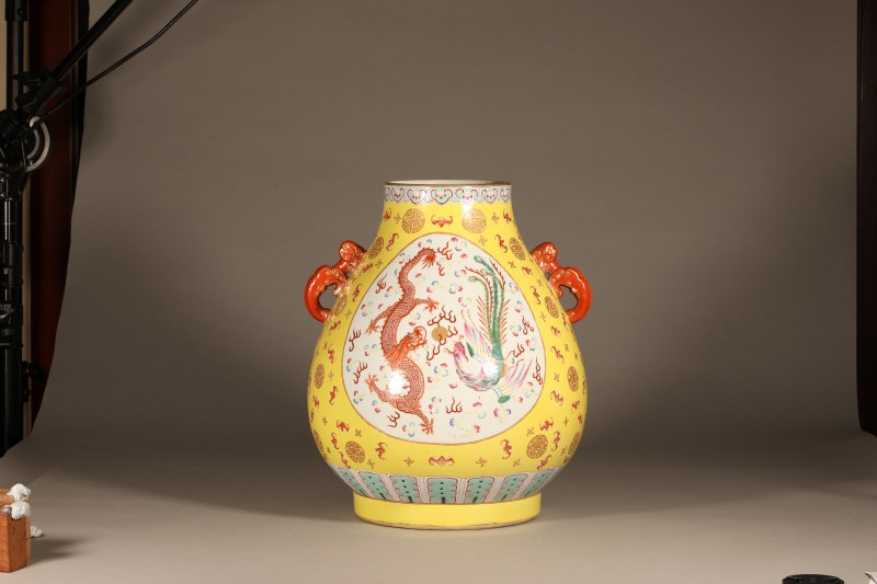 清 黄釉开光粉彩龙凤纹兽耳尊 - 图5